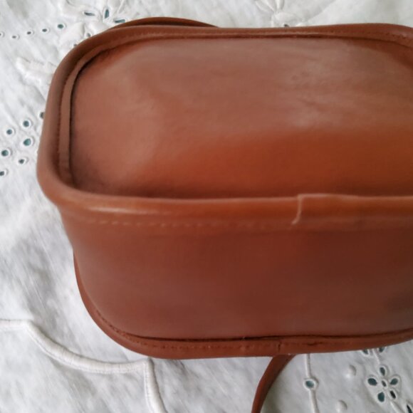 Vintage Coach Hadley Crossbody Handbag in British Tan 9935 - Picture 7 of 12